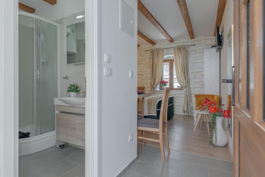 Diva 1,Stylish Old Town Studio Apartment Near Beach 스플리트 외부 사진