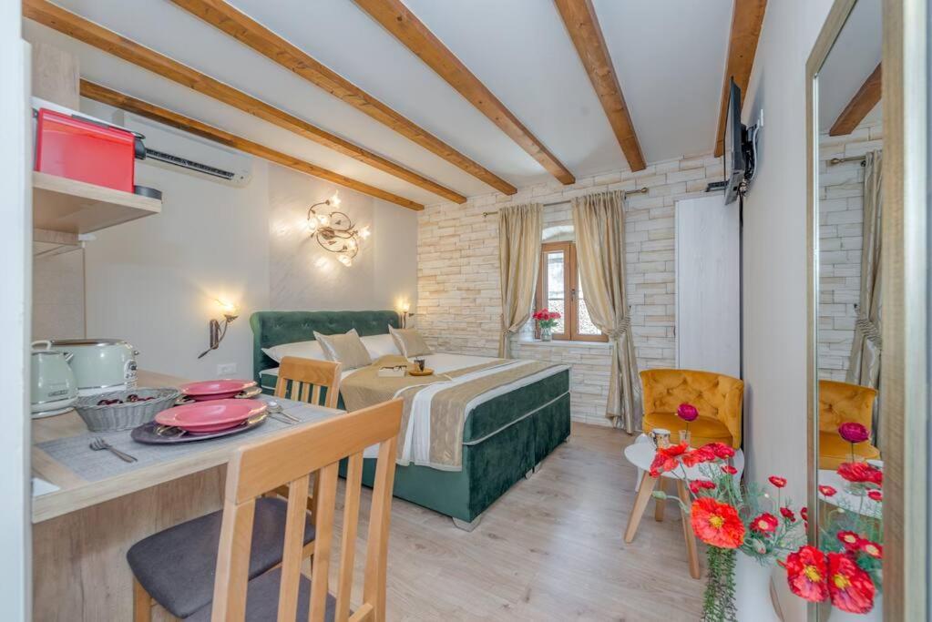 Diva 1,Stylish Old Town Studio Apartment Near Beach 스플리트 외부 사진